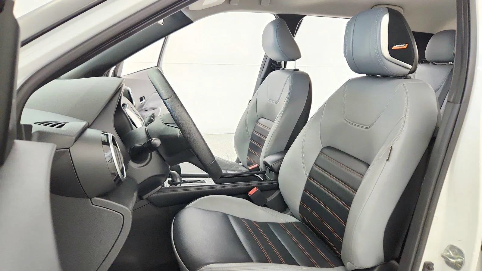 Used 2024 Nissan Kicks SR w/ SR Premium Package FWD image 20