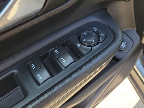 Used 2023 GMC Terrain SLT image 17