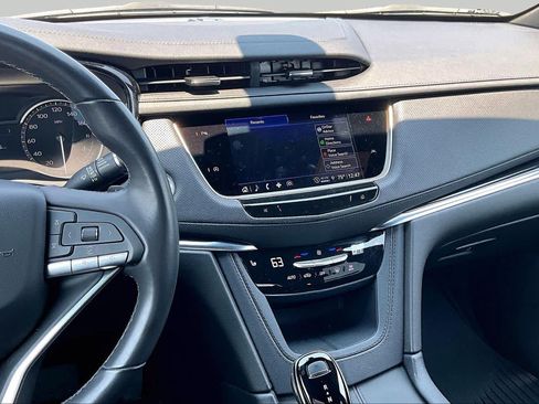 Used 2025 Cadillac XT6 Luxury FWD image 7