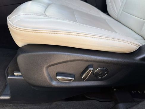 Used 2018 Ford Explorer Platinum image 13