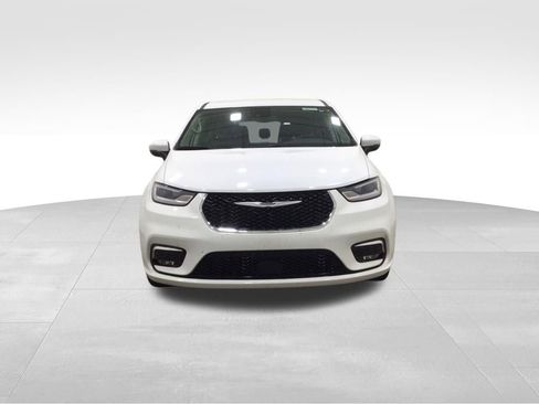 Used 2023 Chrysler Pacifica Touring-L FWD image 7