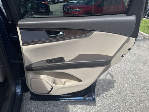 Used 2017 Lincoln MKX Reserve w/ Lincoln MKX Climate Package image 19