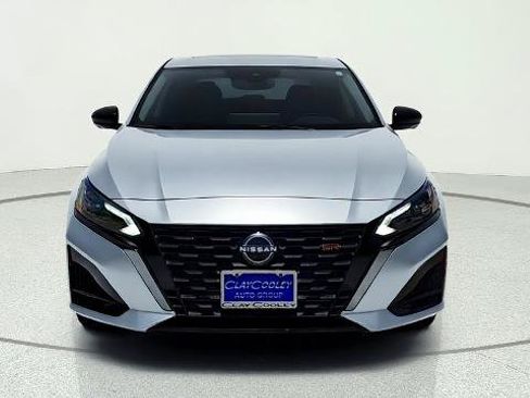 Used 2023 Nissan Altima 2.0 SR FWD image 2