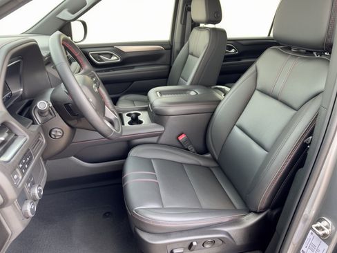 Used 2024 Chevrolet Suburban RST w/ Luxury Package RWD image 5