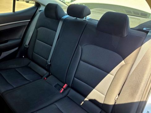 Used 2018 Hyundai Elantra SE FWD image 40
