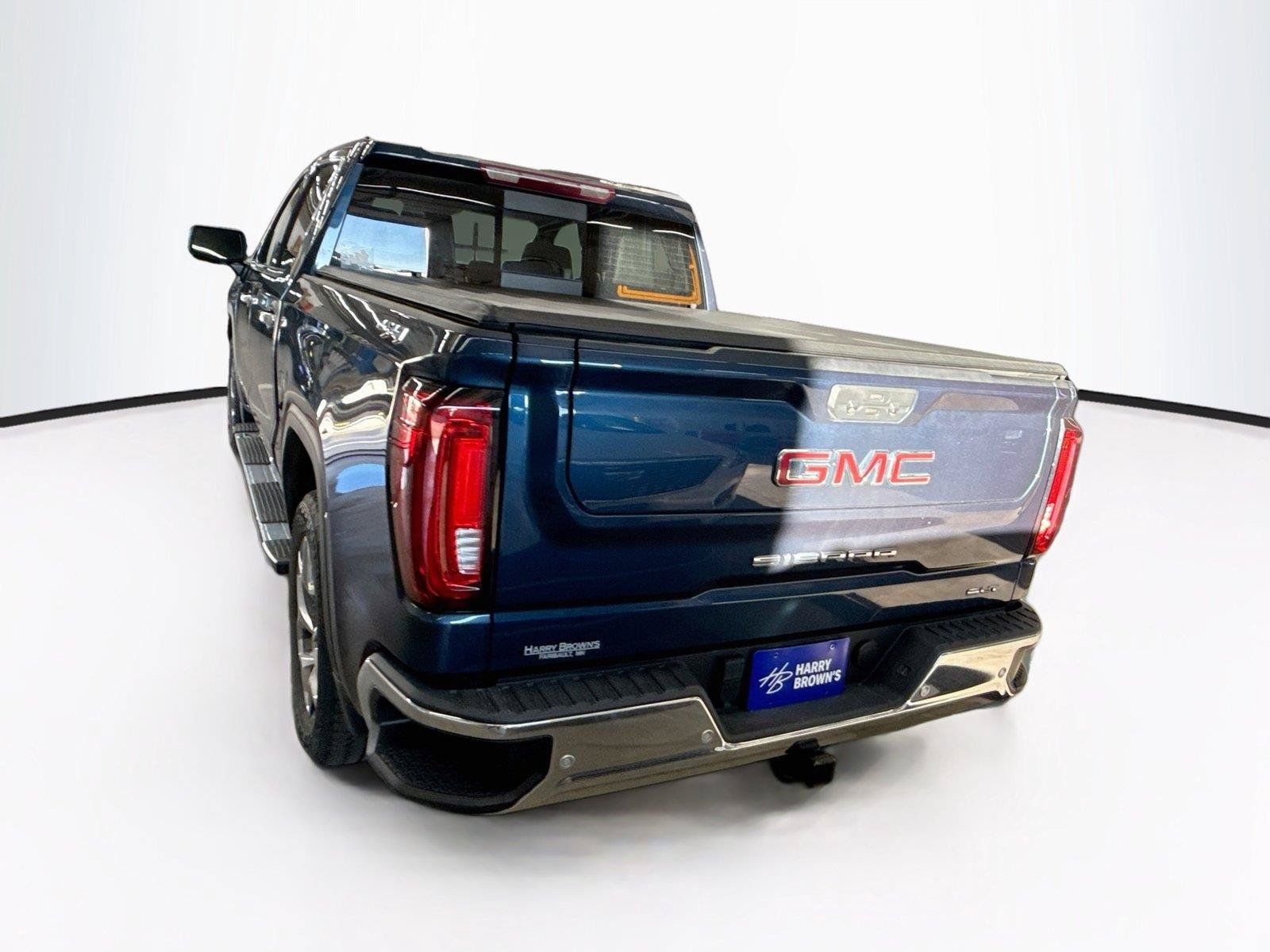 Used 2022 GMC Sierra 1500 SLT w/ SLT Premium Plus Package AWD/4WD image 9