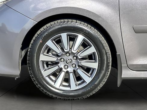 Certified 2020 Toyota Sienna Limited image 25