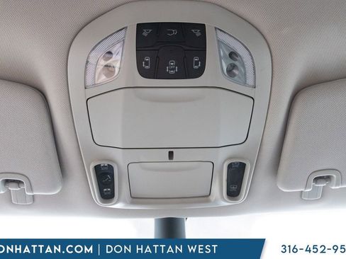 Used 2023 Chrysler Pacifica Limited FWD image 16