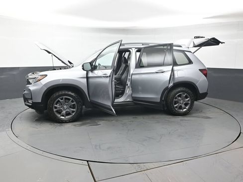 Certified 2024 Honda Passport TrailSport image 48
