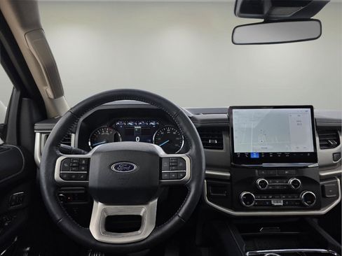 Used 2023 Ford Expedition XLT AWD/4WD image 2