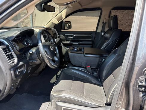 Used 2019 RAM 1500 Laramie AWD/4WD image 16