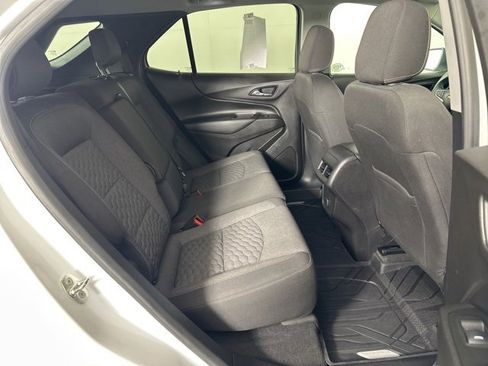 Used 2018 Chevrolet Equinox LT image 16