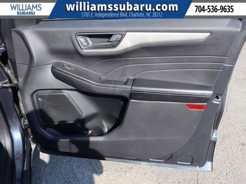 Used 2022 Ford Escape SE w/ SE Sport Appearance Package FWD image 37