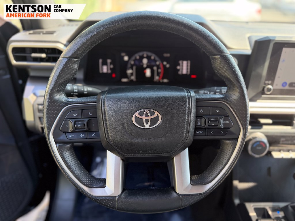 Used 2025 Toyota 4Runner SR5 AWD/4WD image 14