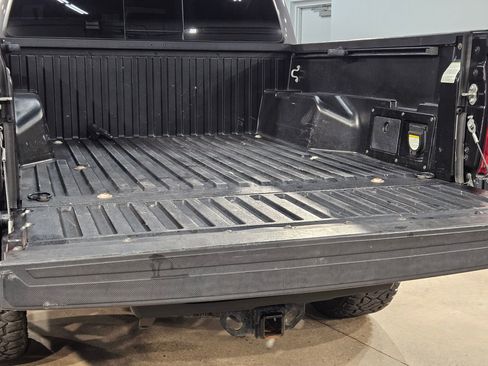 Used 2017 Toyota Tacoma TRD Sport w/ Tow Package (A/T) AWD/4WD image 18