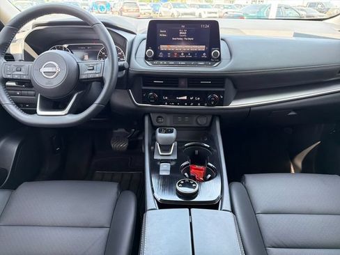 Used 2024 Nissan Rogue SV w/ SV Premium Package AWD/4WD image 9