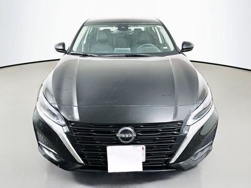 Used 2023 Nissan Altima 2.5 SV image 2