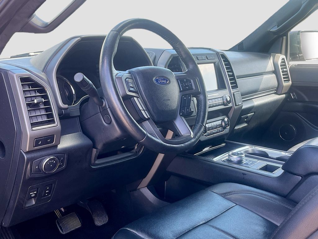 Used 2019 Ford Expedition Max XLT w/ Equipment Group 202A RWD image 9