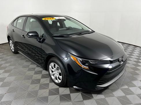 Certified 2025 Toyota Corolla LE image 3