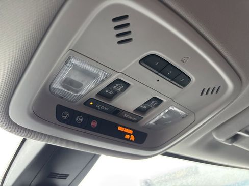 Used 2020 Chevrolet Traverse LT w/ LT Premium Package image 41