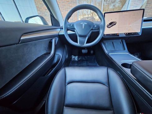 Used 2023 Tesla Model 3 Standard Range image 4