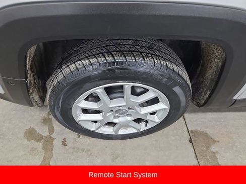 Used 2021 Jeep Renegade Latitude w/ Luxury Group I image 11