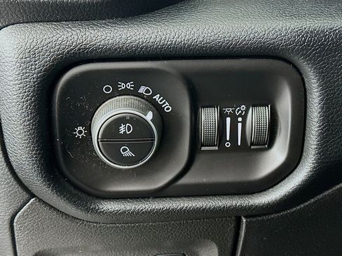 Used 2020 RAM 1500 Laramie image 17