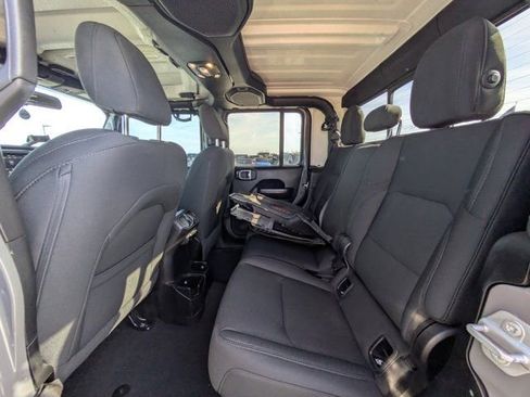 Used 2021 Jeep Gladiator Sport image 12