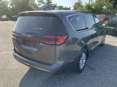 Used 2023 Chrysler Pacifica Touring-L FWD image 14
