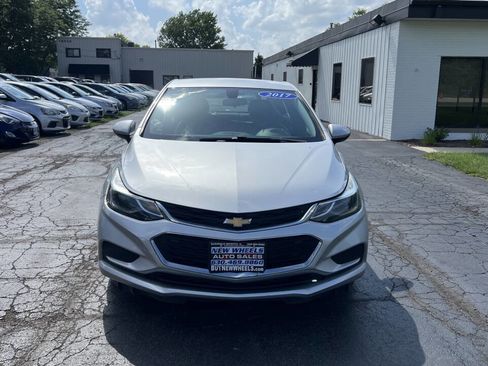 Used 2017 Chevrolet Cruze LT image 8