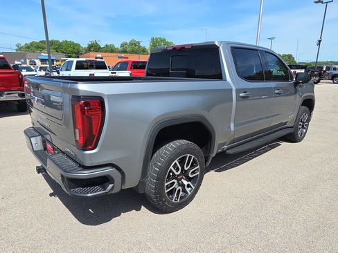 Used 2024 GMC Sierra 1500 AT4 w/ Technology Package AWD/4WD image 10