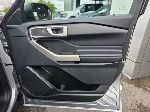 Used 2021 Ford Explorer XLT w/ Equipment Group 202A image 18