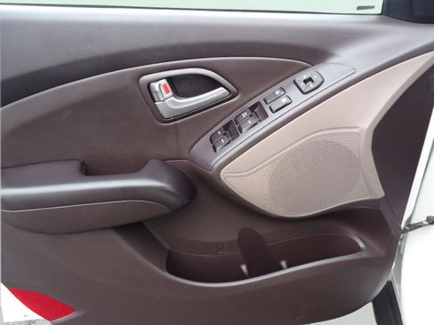 Used 2011 Hyundai Tucson GLS image 18