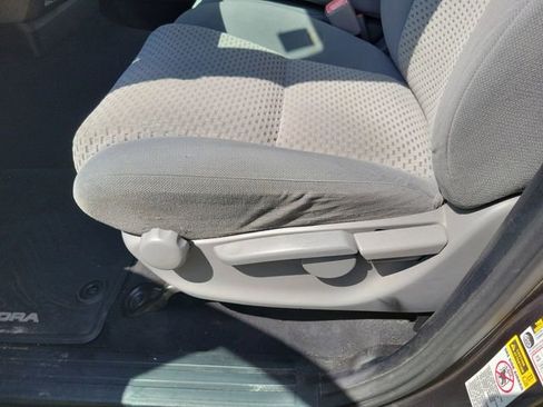 Used 2012 Toyota Tundra 4x4 CrewMax w/ Tow Pkg image 12