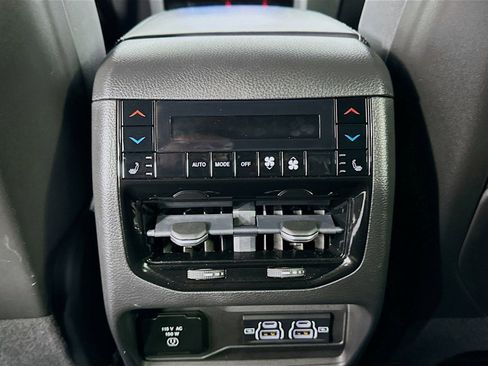Used 2022 Jeep Grand Cherokee Overland w/ Adv Protech Group III AWD/4WD image 27