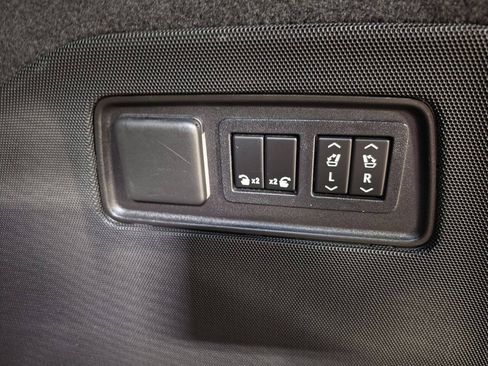 Used 2022 Cadillac Escalade ESV Luxury AWD/4WD image 23