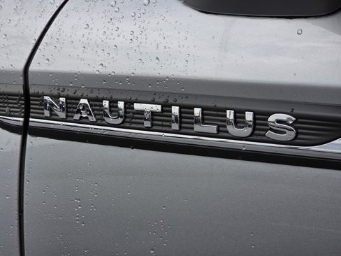 Used 2023 Lincoln Nautilus FWD w/ Premium Package image 35