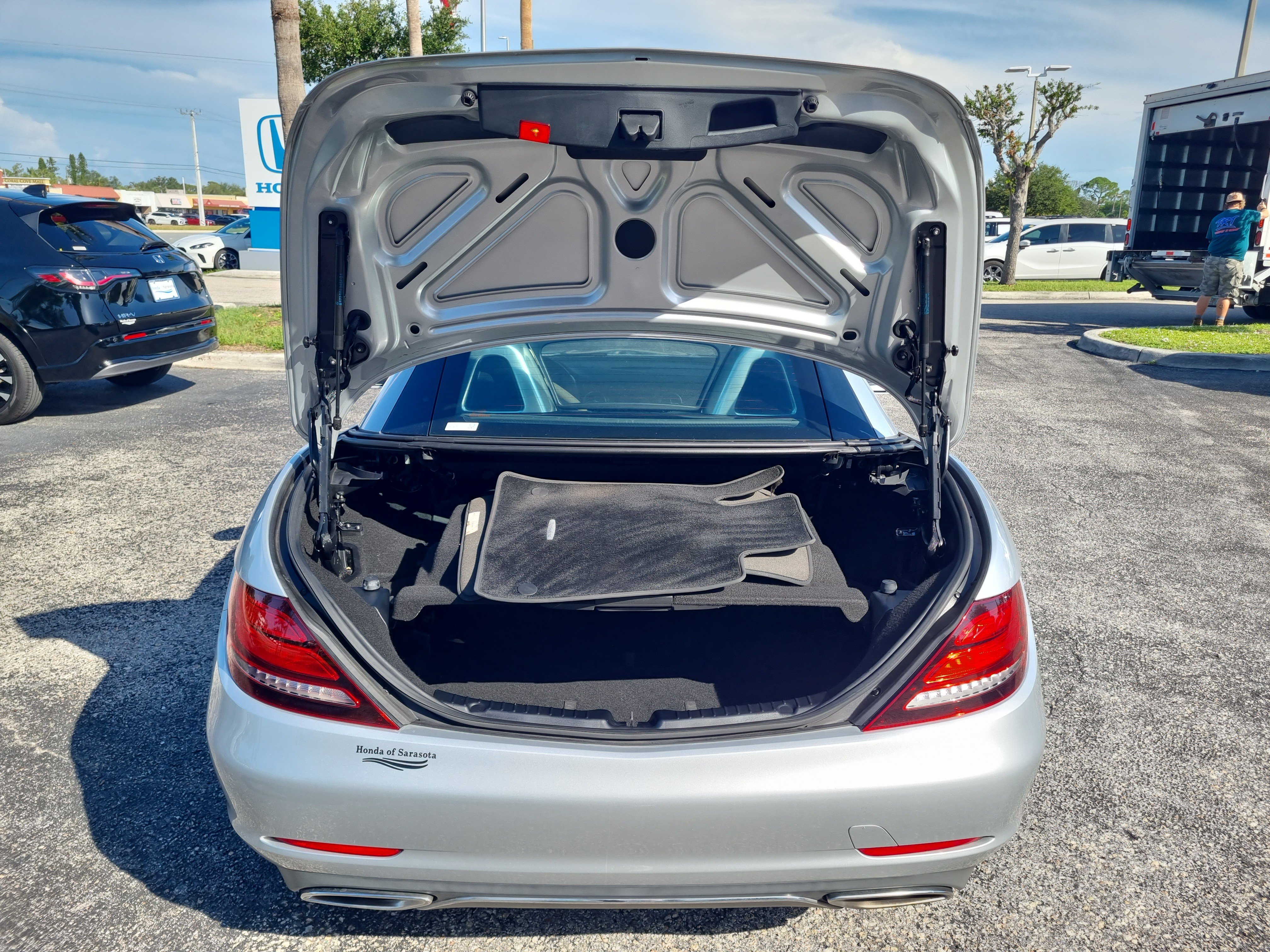 Used 2020 Mercedes-Benz SLC 300 w/ Premium Package image 12