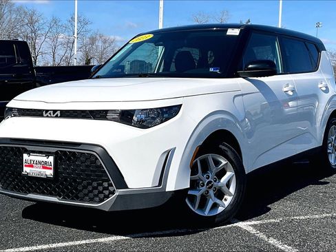 Used 2023 Kia Soul S image 1
