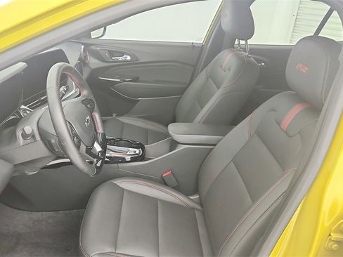 Certified 2024 Chevrolet Trax RS w/ Sunroof Package image 15