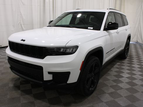 Used 2023 Jeep Grand Cherokee L Laredo AWD/4WD image 34