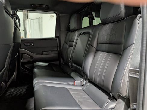 Used 2022 Nissan Frontier PRO-4X w/ Pro-4X Premium Package image 17