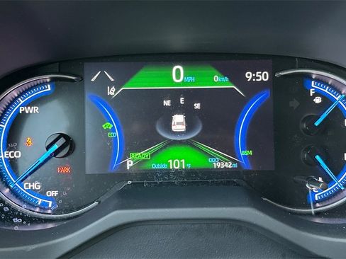 Used 2024 Toyota RAV4 SE image 27