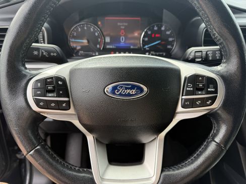 Certified 2022 Ford Explorer XLT w/ Equipment Group 202A RWD image 31