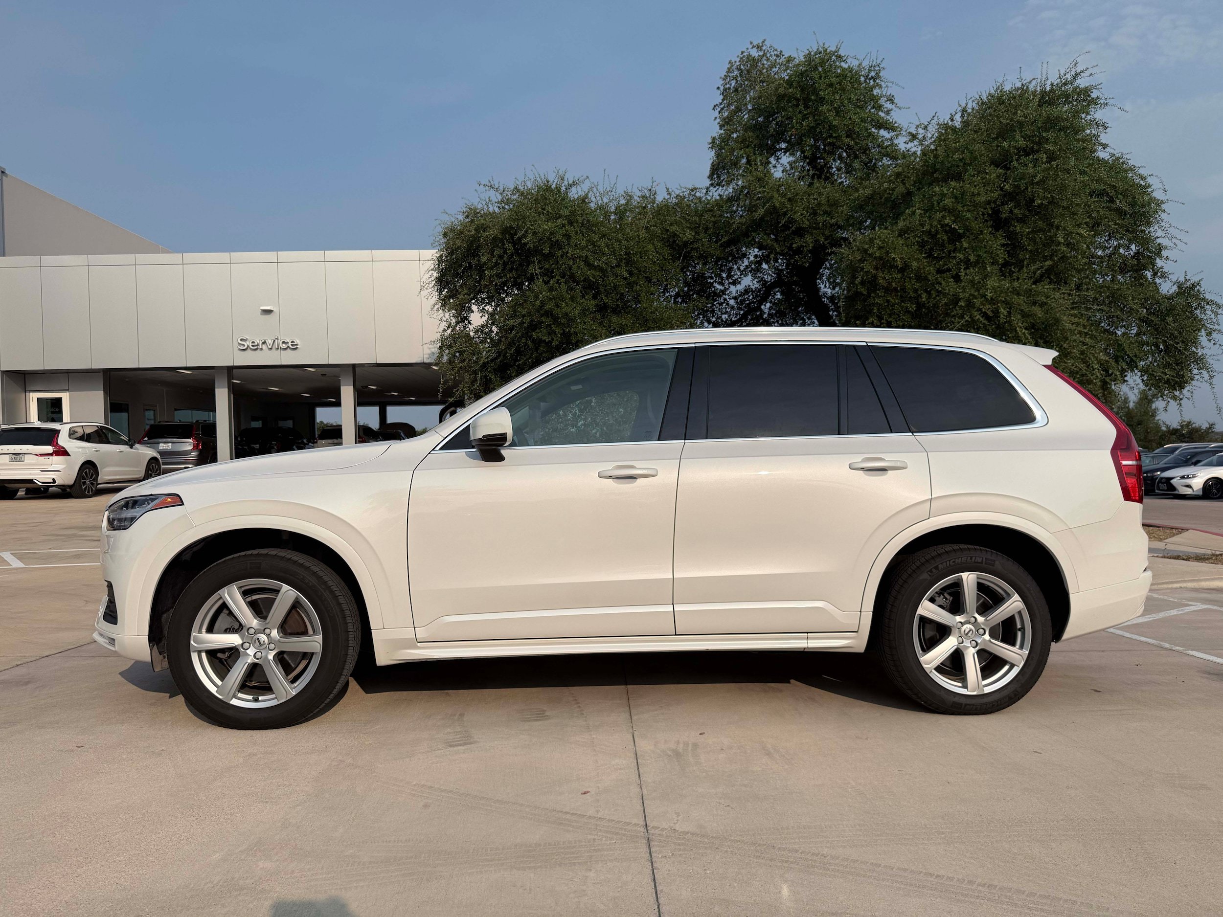 Used 2023 Volvo XC90 B5 Core AWD/4WD image 3