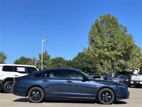 New 2025 Honda Accord SE image 3