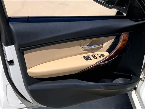 Used 2018 BMW 320i Sedan image 22