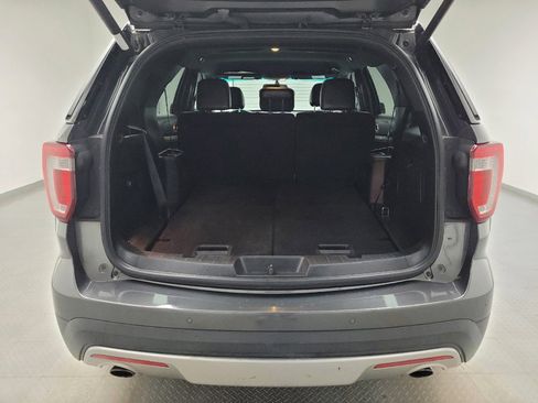 Used 2017 Ford Explorer XLT w/ Equipment Group 202A AWD/4WD image 29