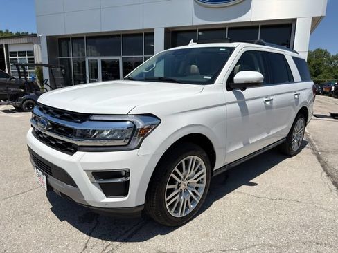 Used 2024 Ford Expedition Limited AWD/4WD image 3