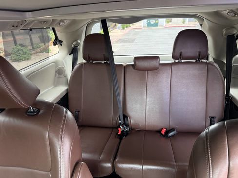 Used 2015 Toyota Sienna Limited Premium image 14